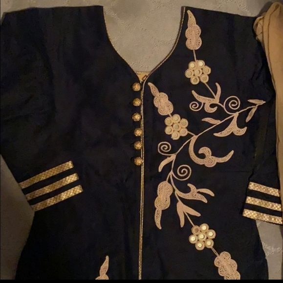 Navy blue and gold Indian/pakistani dress - Picture 2 of 2